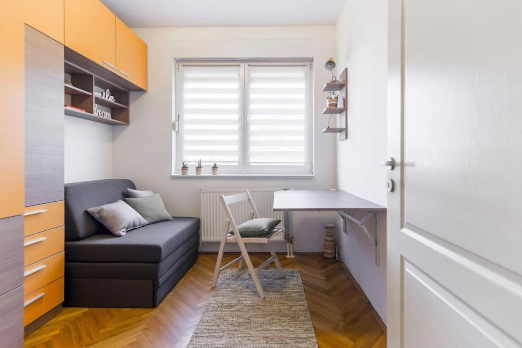 Modern Living Apts - Botanica - Private Parking ノヴィ・サド エクステリア 写真
