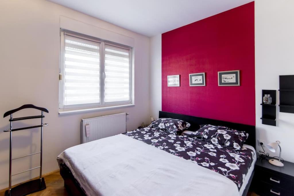 Modern Living Apts - Botanica - Private Parking ノヴィ・サド エクステリア 写真