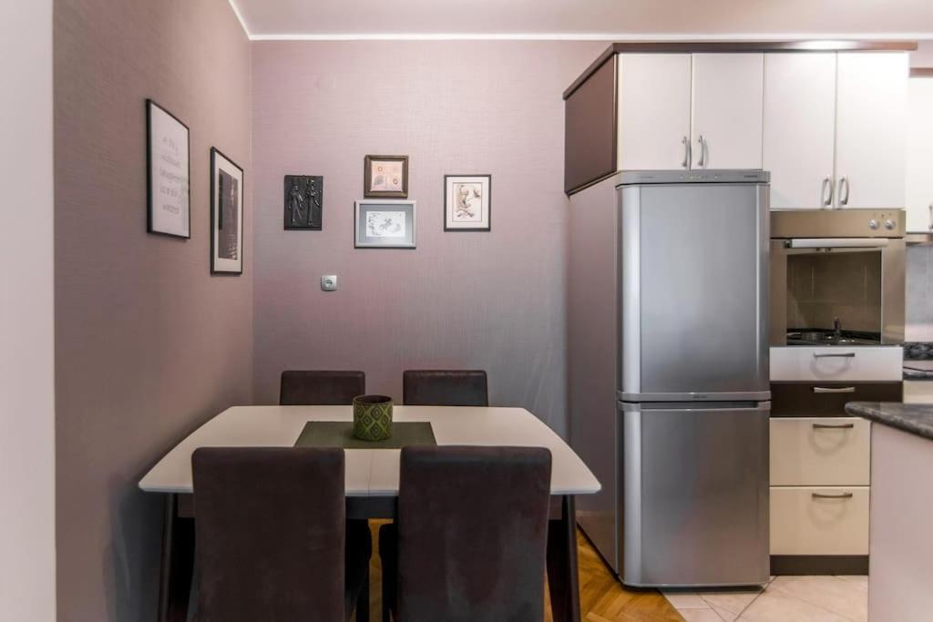 Modern Living Apts - Botanica - Private Parking ノヴィ・サド エクステリア 写真